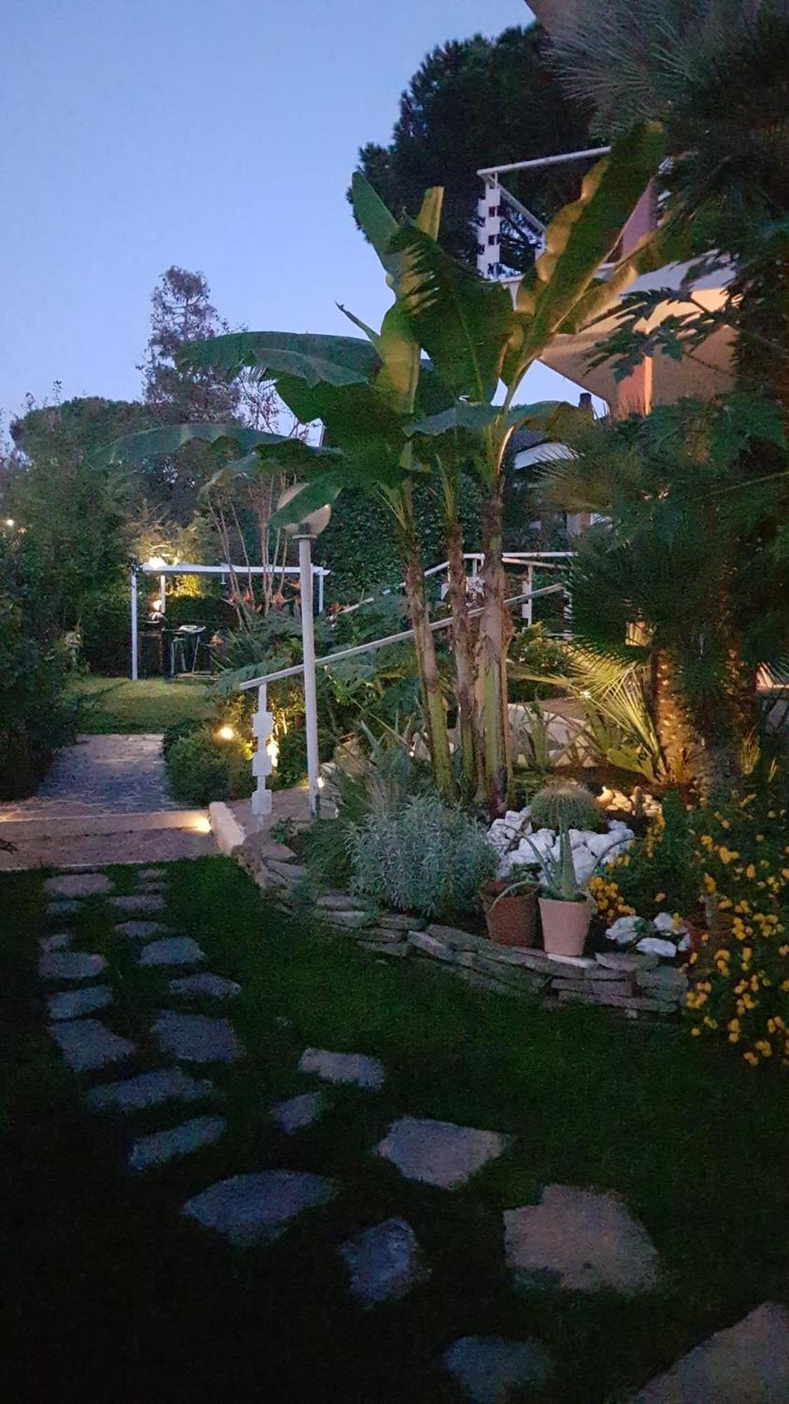 Готель Roma - Casalpalocco - Amipsia Казаль-Палокко Екстер'єр фото